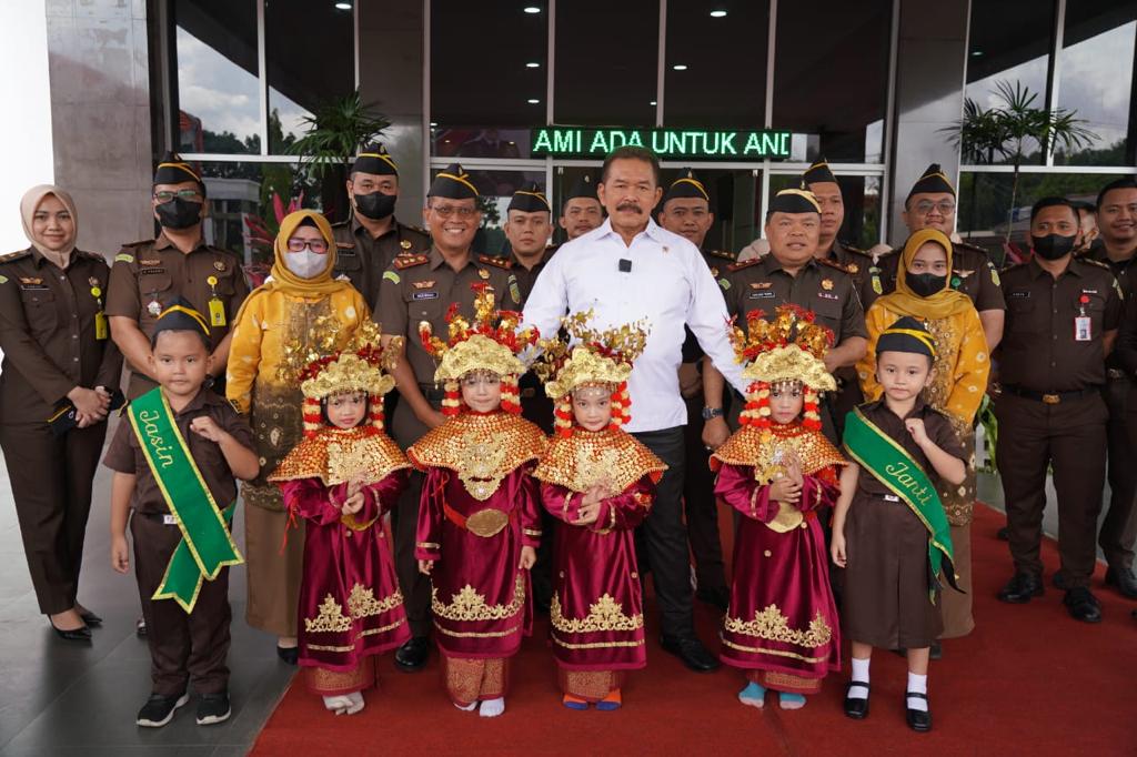 Jaksa Agung ST Burhanuddin Mengunjungi Kejaksaan Negeri Banyuasin, Menekankan Disiplin Pegawai Hal Utama untuk Keberhasilan Suatu Institusi