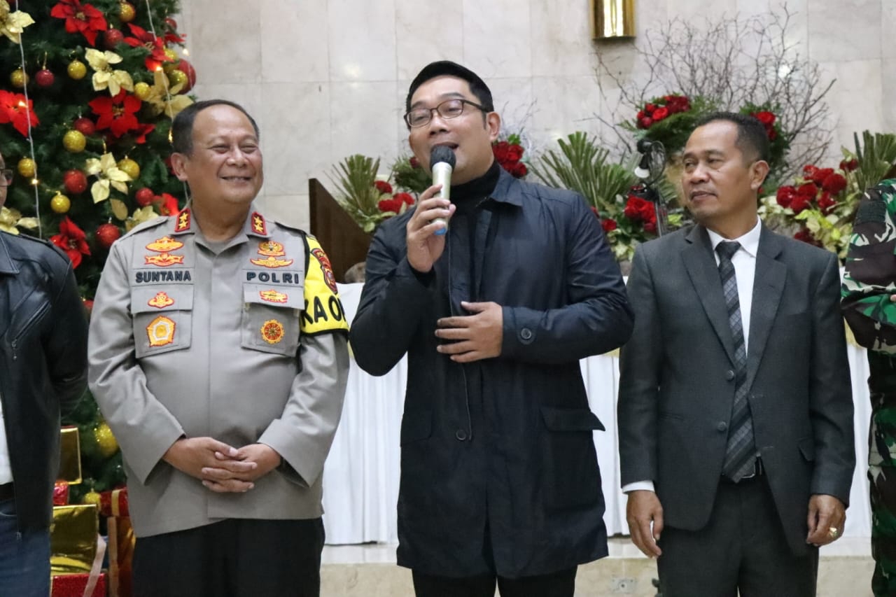 KAPOLDA JABAR DAMPINGI GUBERNUR JAWA BARAT BERSAMA FORKOPIMDA CEK GEREJA KATEDRAL KOTA BANDUNG