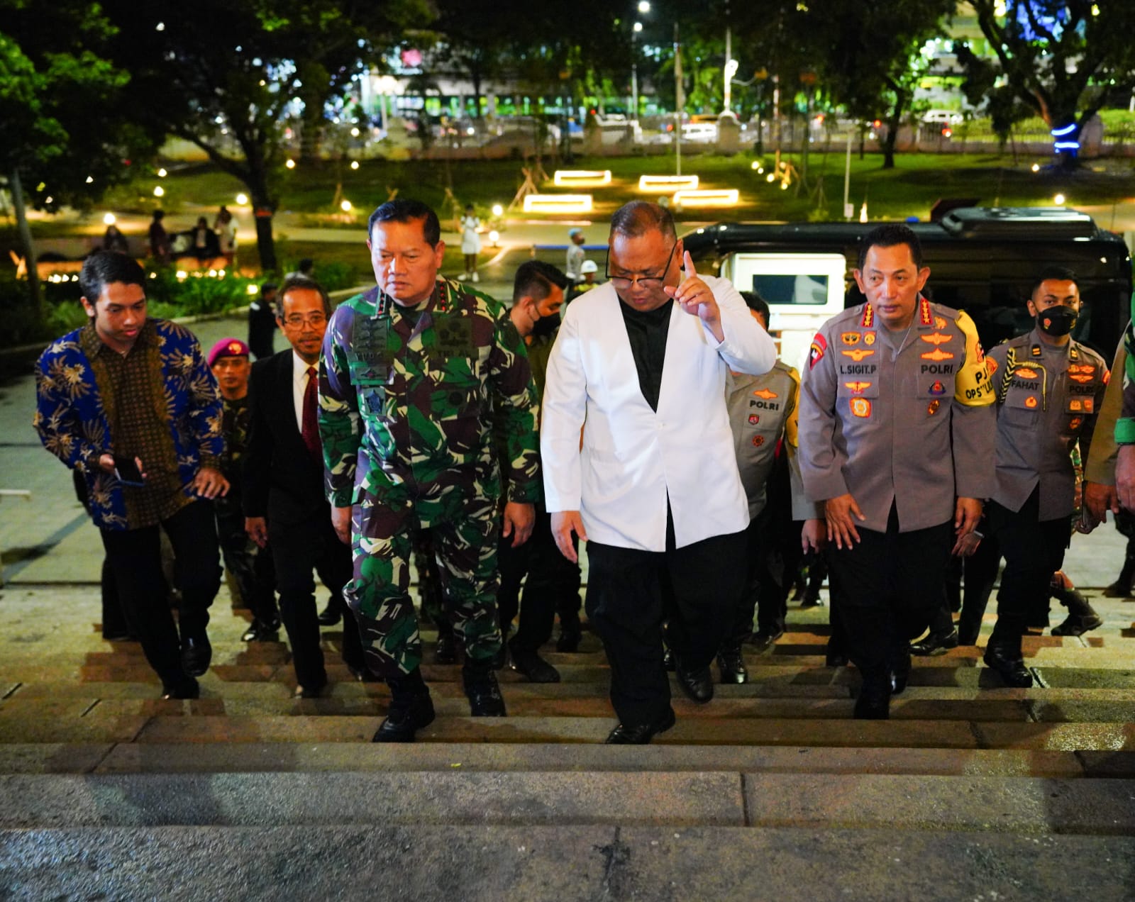 Tinjau Gereja di Malam Natal, Kapolri Pastikan TNI-Polri Beri Rasa Aman Sepanjang Nataru