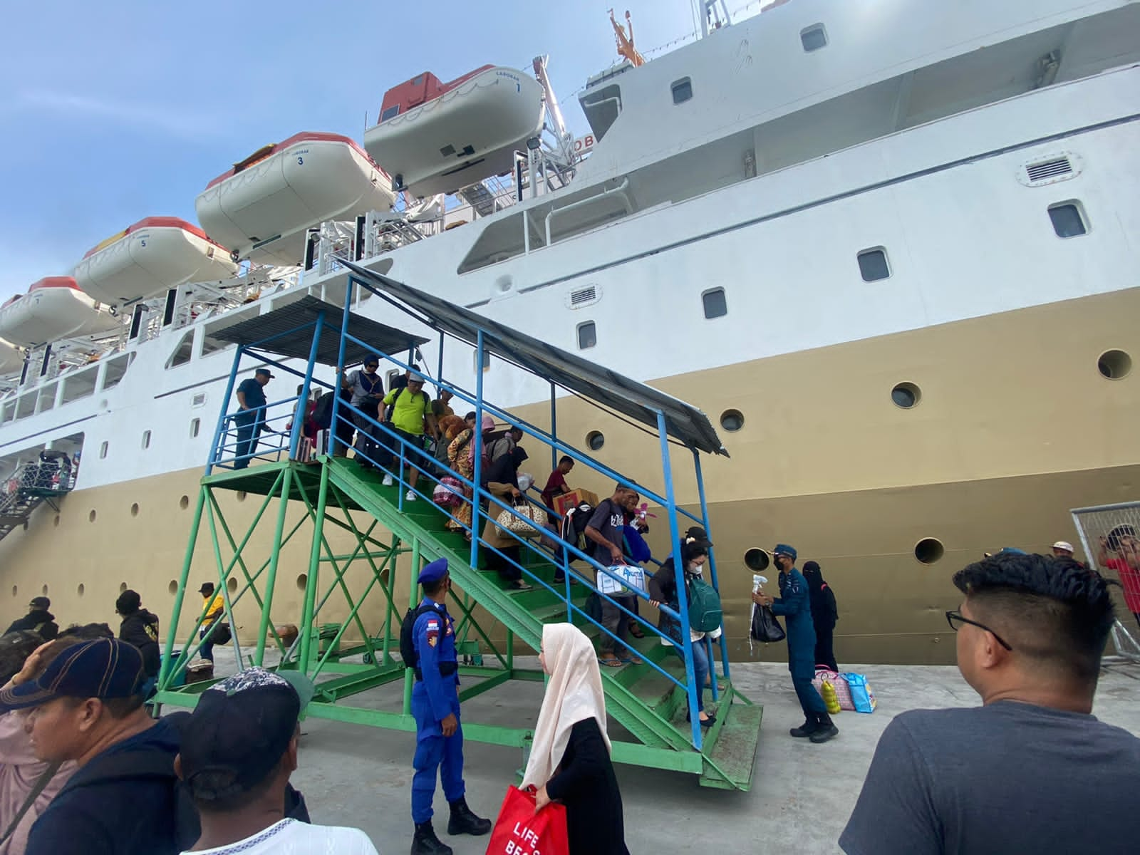 Satgasops Lilin Tinombala Amankan Kedatangan KM. Labobar di Pelabuhan Pantoloan