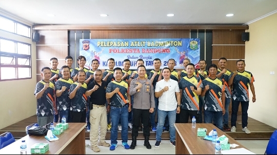 KAPOLRESTA BANDUNG LEPAS ATLIT POLRESTA BANDUNG YANG AKAN BERTANDING PIALA KAPOLDA JABAR CUP IV 2023