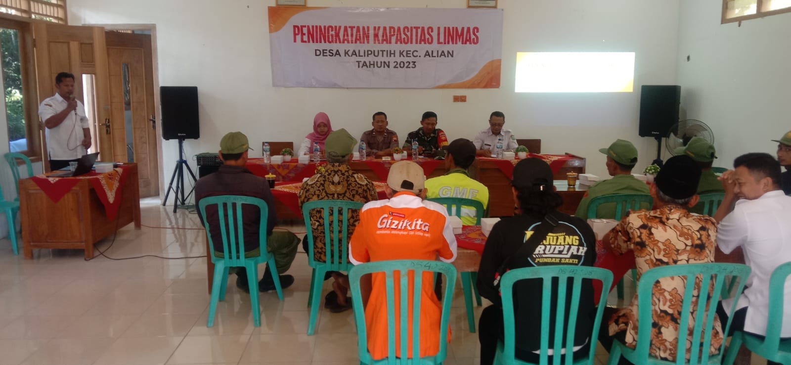 Danramil 08/Alian Melaksanakan Kegiatan Peningkatan Kapasitas Linmas di desa Kaliputih kecamatan Alian.