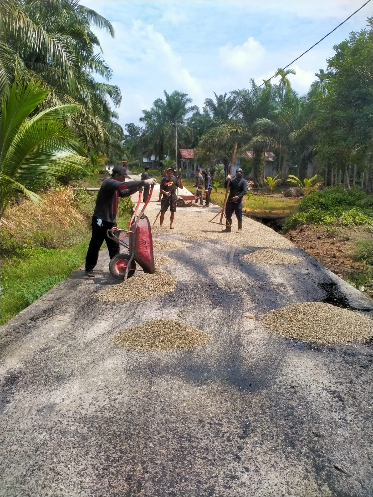 Pemdes Lubuk Garam Giat Wujudkan Infrastruktur Layak Guna