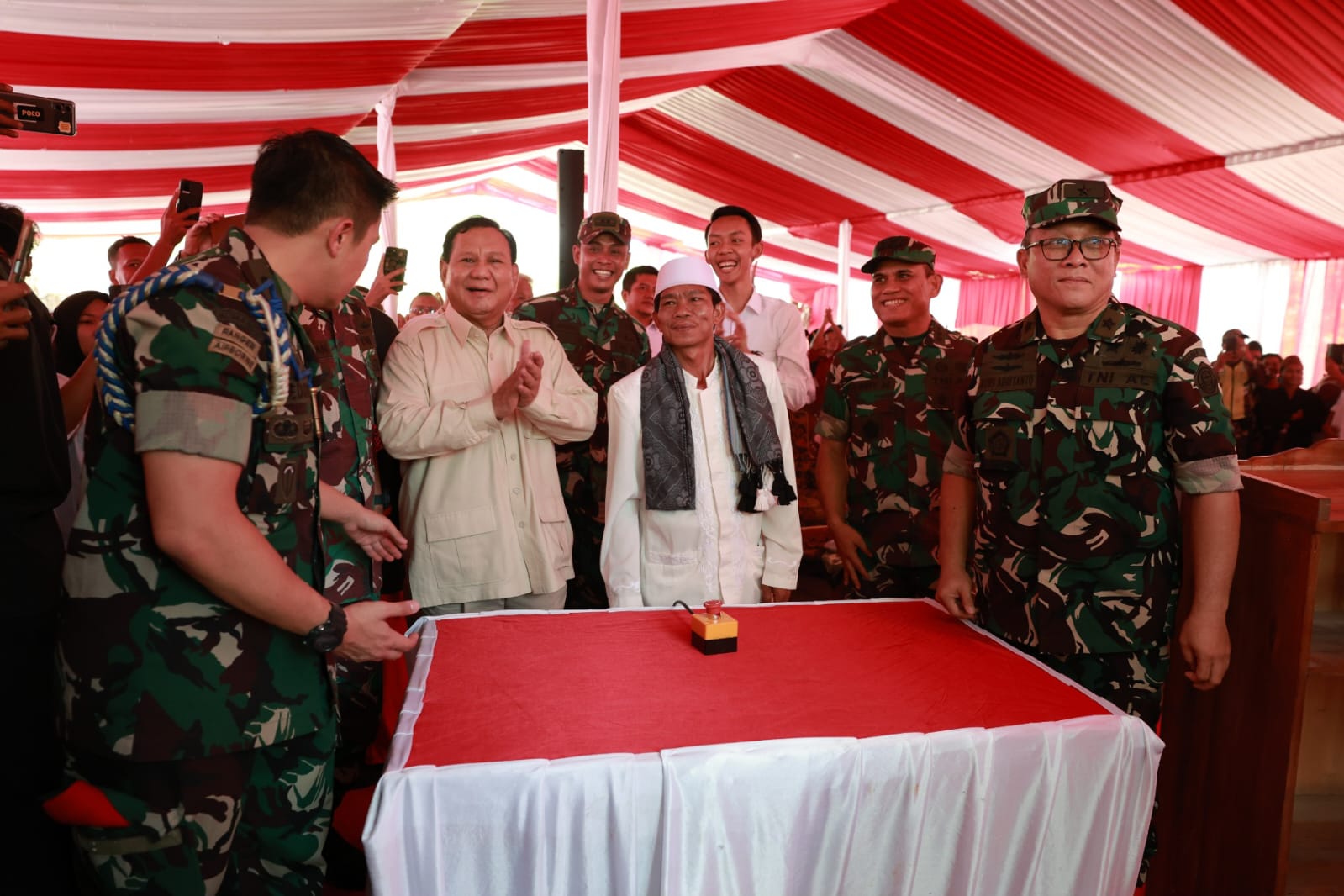 Bantu Atasi Kesulitan Air di Banten dan Jabar, Menhan Prabowo Resmikan 15 Titik Sumur Bor Bantuan Kemhan-Unhan