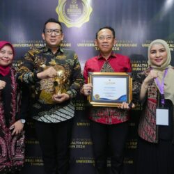 Pemkot Mojokerto Raih Penghargaan UHC Kategori Utama, Mas Pj: Kesehatan dan Pendidikan Jadi Clarity Of Vision Kami untuk Songsong Indonesia Emas 2045